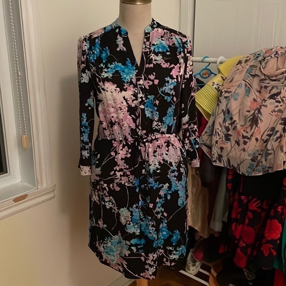 Diane von Furstenberg
Freya Floral Daze Shirtdress - Picture 5 of 14